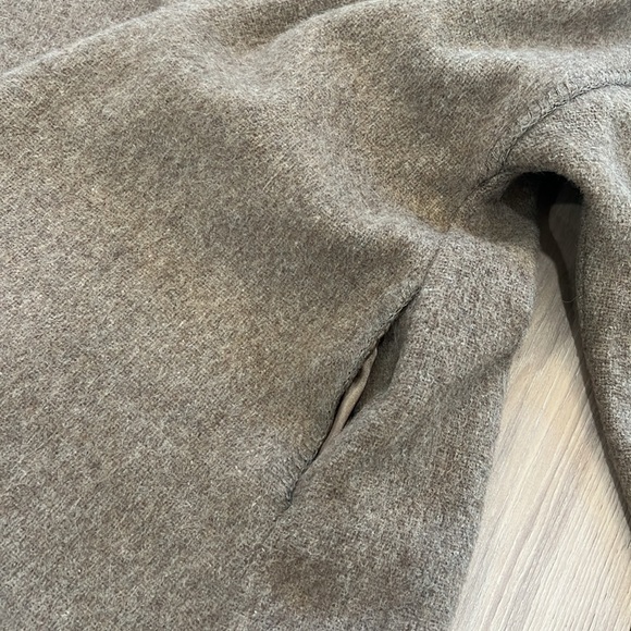 Peruvian Alpaca and Wool Blend Short Cocoon Coat with Pockets - Picture 8 of 9